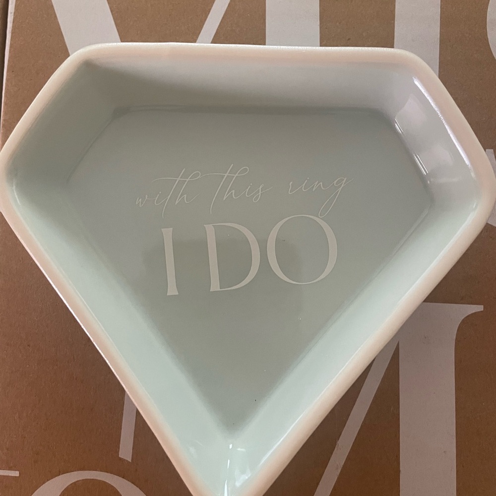 unused ring dish;